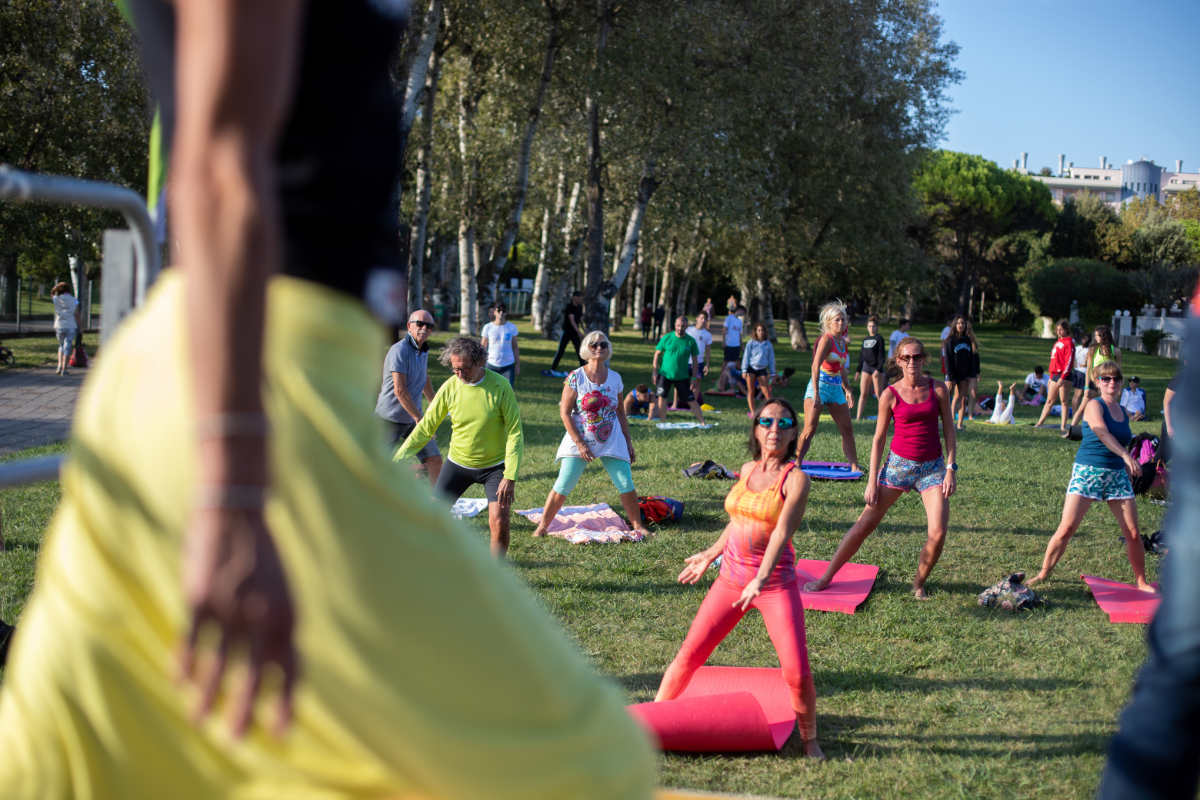 Bibione capitale dello yoga: sulla Spiaggia arriva l'Olistic Festival