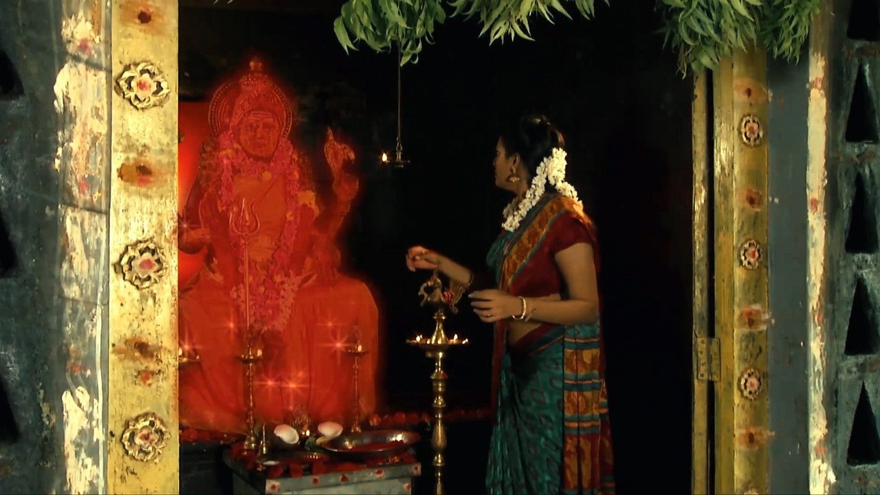 Tamil Serial Actress Hot Navel Show.mp4_snapshot_00.12.241