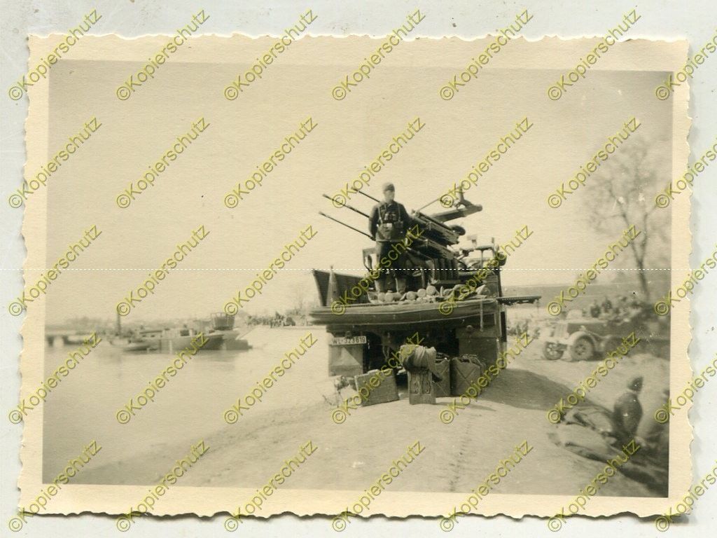 Foto, Wehrmacht, Flakschutz am Übergang über die Drina, Kroatien