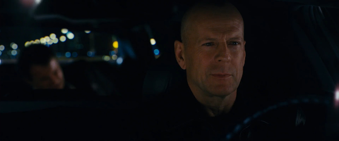 RED 2010 BluRay [Hindi + Tamil + Telugu + English] 480 720p 1080p ESub Screenshot