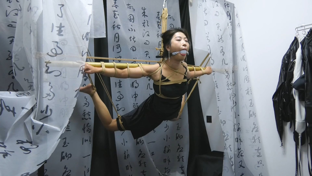 胜景影视 夜幕下很特别的霓虹灯.mp4_20231221_185243.366