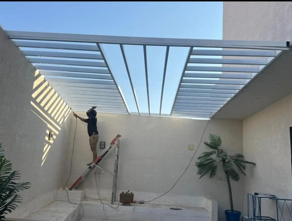 برجولة مع مظلة جانبية