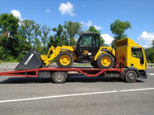 Эвакуатор для грузовых автомобилей: особенности перевозки тяжелой техники