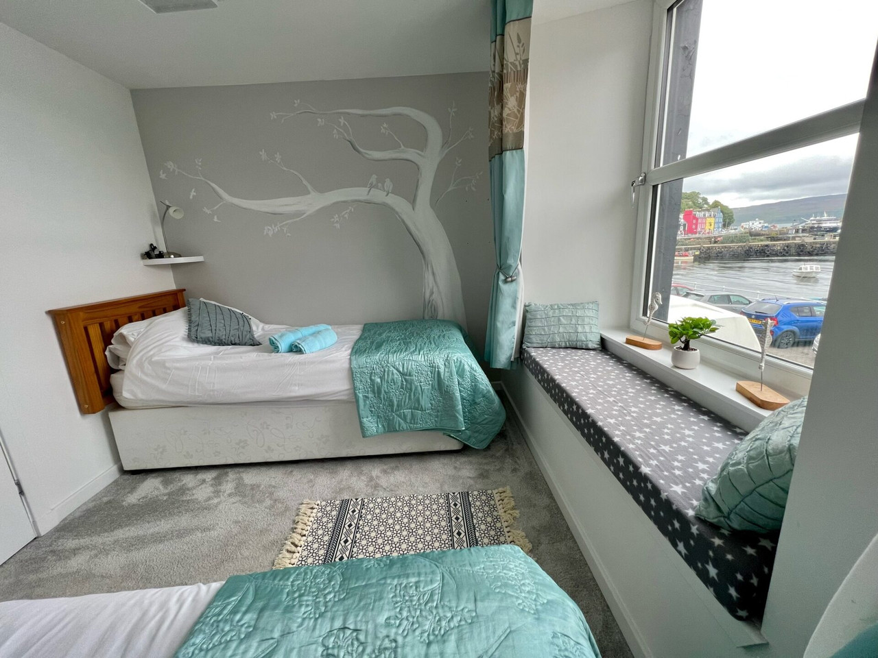 Twin bedroom