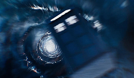 https://i.postimg.cc/g0XrpN96/Doctor-Who-(1).gif