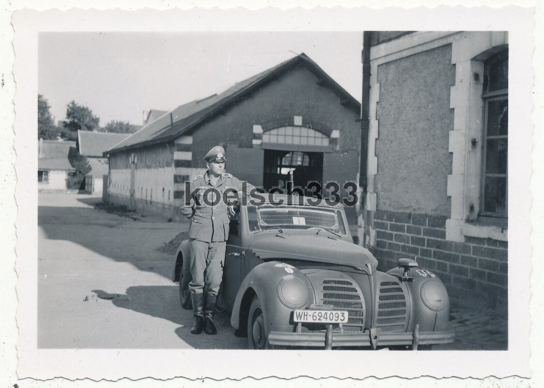 Foto Spieß am Beute PKW mit Kennung 205. Inf. Div. in Frankreich Notek Lampe !