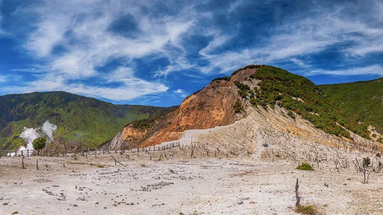 5 Hal yang Perlu Diketahui Sebelum Mendaki di Gunung Papandayan