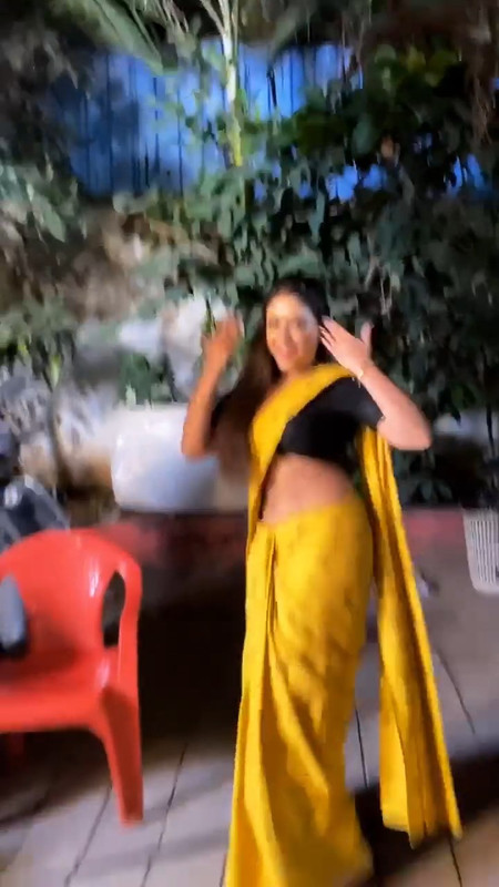 Sneha Paul Sexy navel and boobs in yellow saree.mp4_snapshot_00.32.253