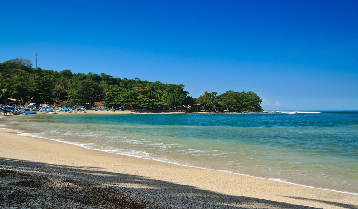 Menelusuri Keheningan Pantai Cijayana: Keindahan Tersembunyi di Selatan Garut