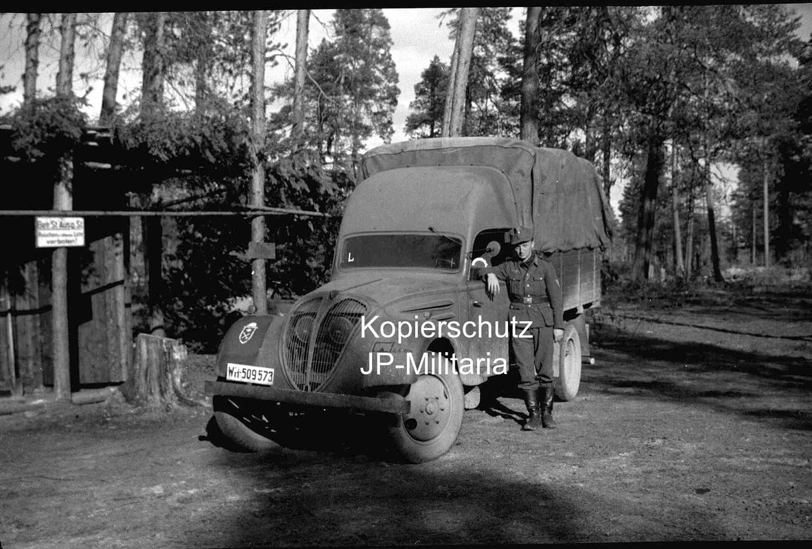 Foto Wehrmacht GEBIRGSJÄGER mit Fahrzeug Lastwag