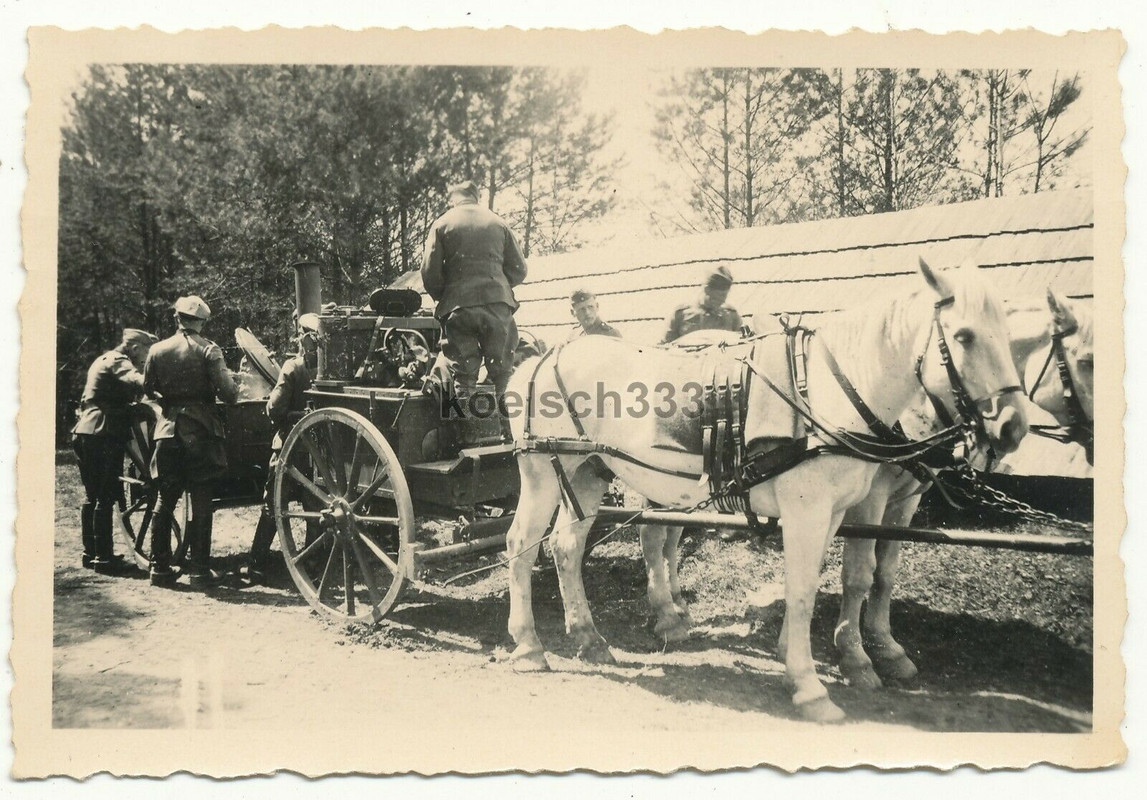Foto Pferde bespannte Feldküche der Wehrmacht - Gefechtswagen Anhänger Sd. Anh