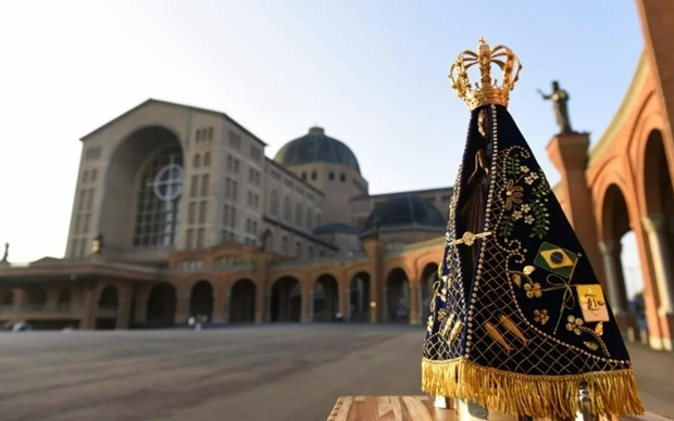 La presenza materna della Madre di Dio e Madre nostra/ Nostra Signora Aparecida, Patrona del Brasile dans Apparizioni mariane e santuari Nostra-Signora-Aparecida-Brasile