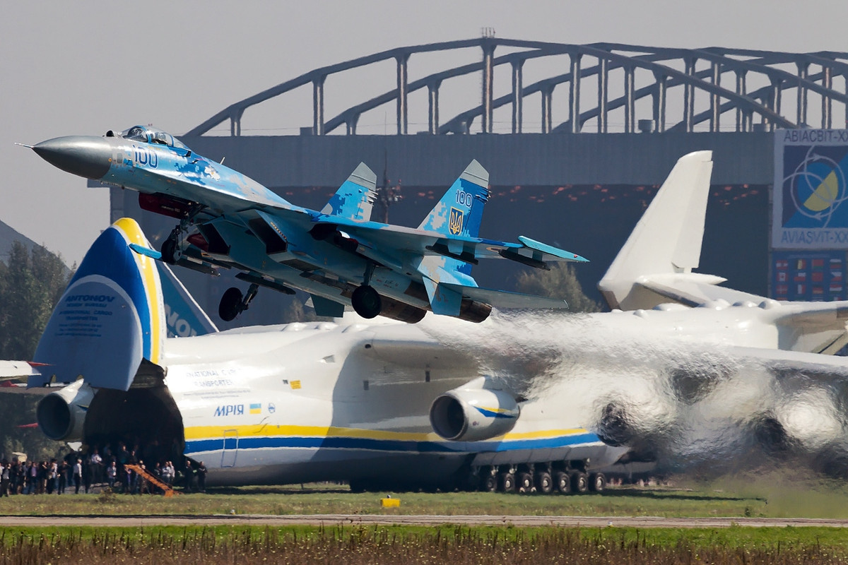 Sukhoi_Su-27_(Su-27S),_Ukraine_-_Air_Force_AN2186574
