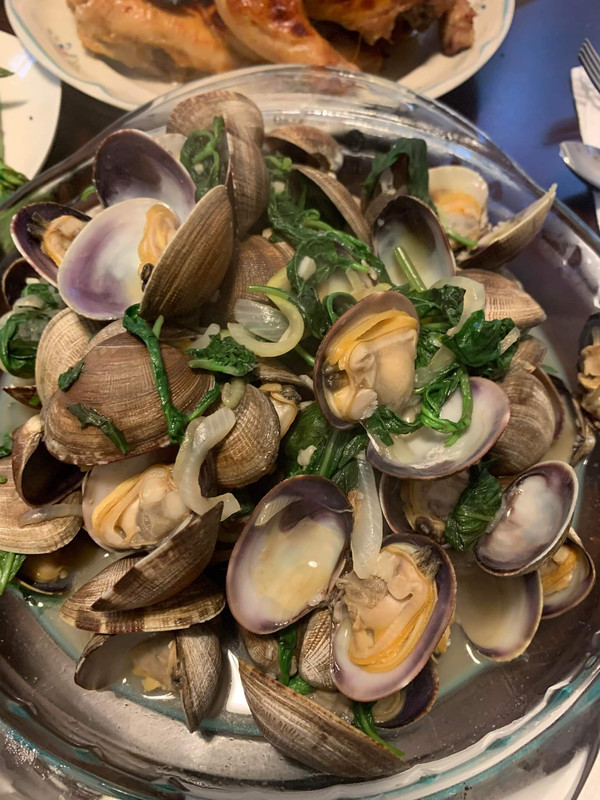 clams xào lá quế