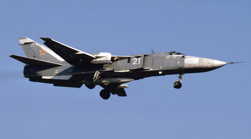 11 ORAP Su-24MR 21 White_0615306 (2)