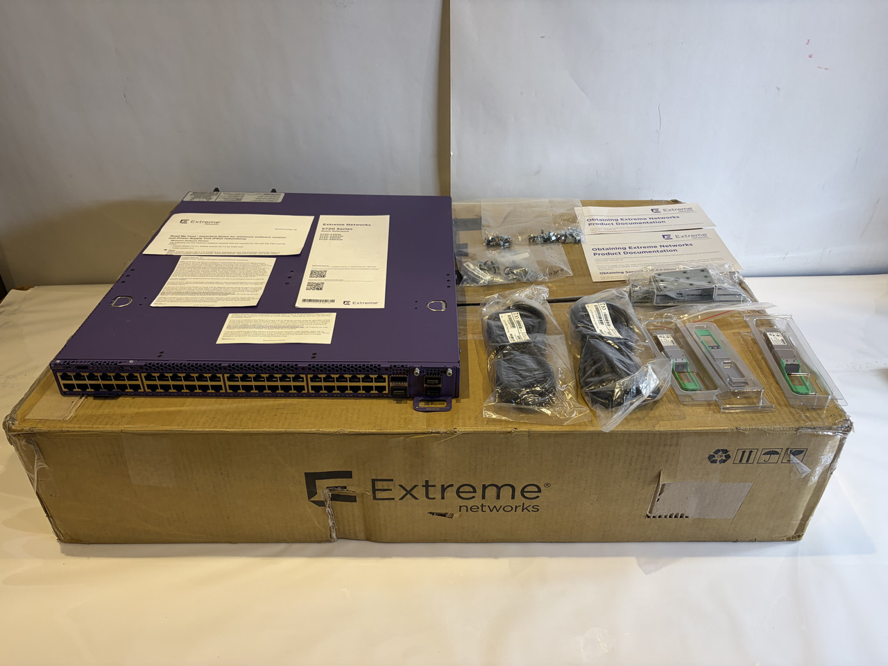 EXTREME NETWORKS 5720-48MW MANAGED 48 PORT MULTI GIGABIT ETHERNET SWITCH