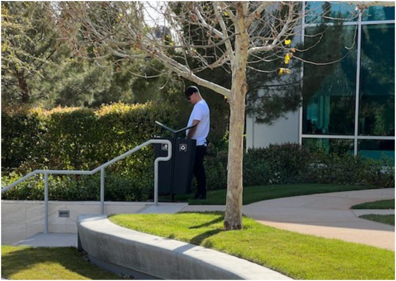 Нейт Диас се изпика пред института на UFC