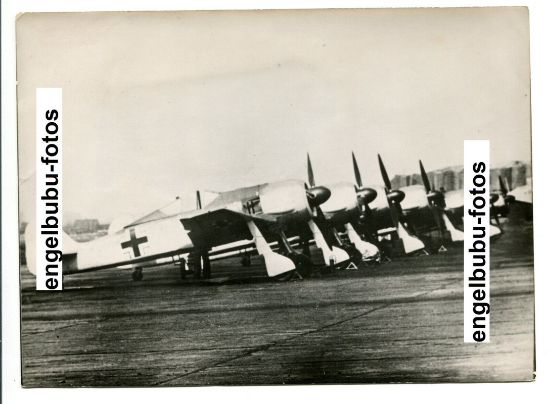 PK-FOTO (18x13cm) - JAGD-FLUGZEUG - Focke Wulf -FW 190- - FW 190 Staffel 1942