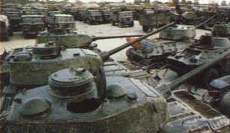 operationproteacaptures-Four-of-the-eight-T-34s-captured-intact-during-Operation-Protea-are-seen-in.jpg