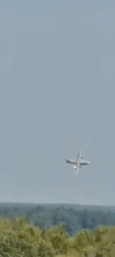 Se-estrella-un-Ilyushin-Il-112-V-en-un-vuelo-de-prueba-1.gif