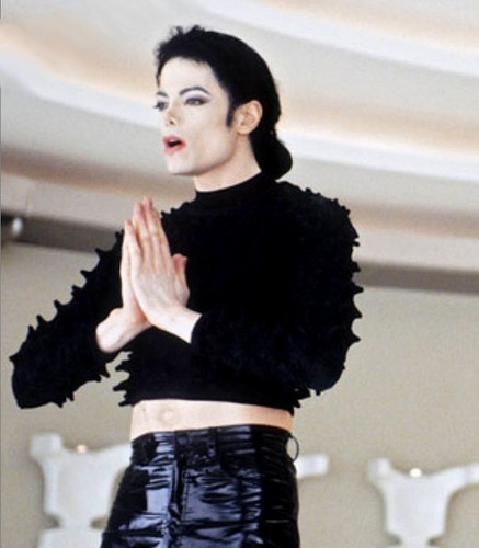 Scream-michael-jackson-10241661-437-500.jpg