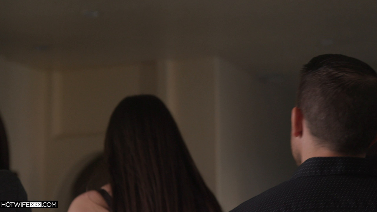 Elizabeth Skylar's First Choice Was Inevitable - HOTWIFEXXX.mp4.0001