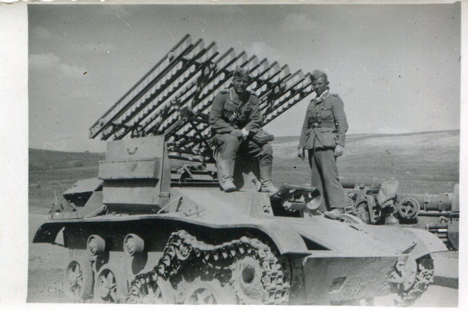Foto WW II Russischer Panzer  zerstört mit Stali
