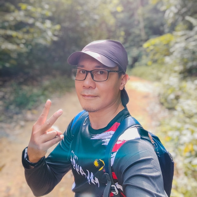 selfie sebelum membuat pendakian bukit batu pahat