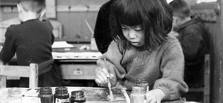 絵を描く子どもたち (1956)