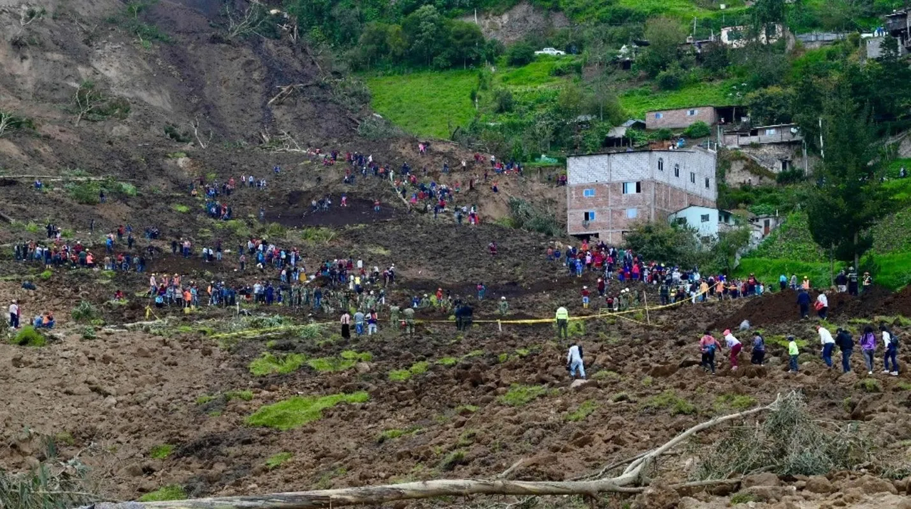 Ecuador: Por deslizamiento de tierra, hay 27 muertos