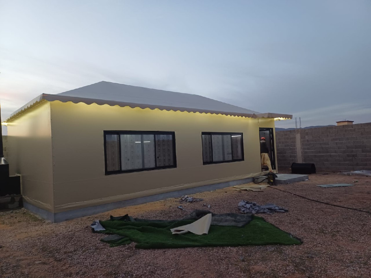 خيمة ملكية مع ديكورات داخلية