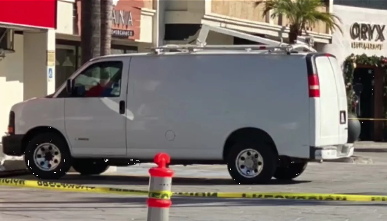 Tres cuerpos de la camioneta abandonada en plaza comercial fueron identificados