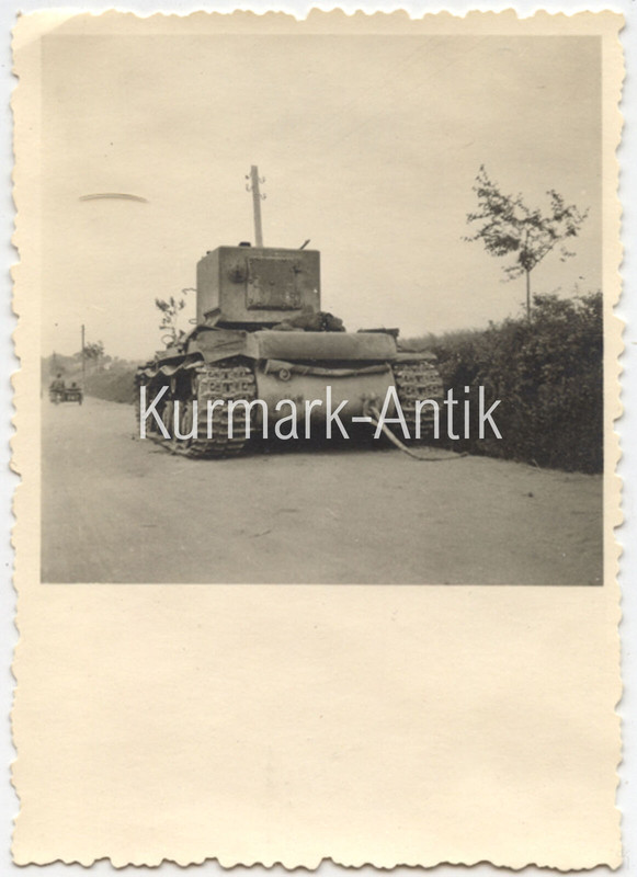 Foto Wehrmacht Aufklärungs Regt. 9 Russland Beute Panzer KW2 TOP Technik