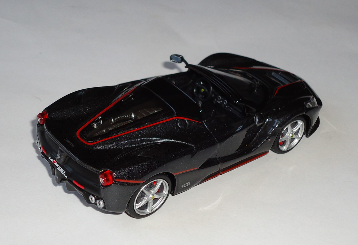 Ferrari-LaFerrari Aperta (2016)1