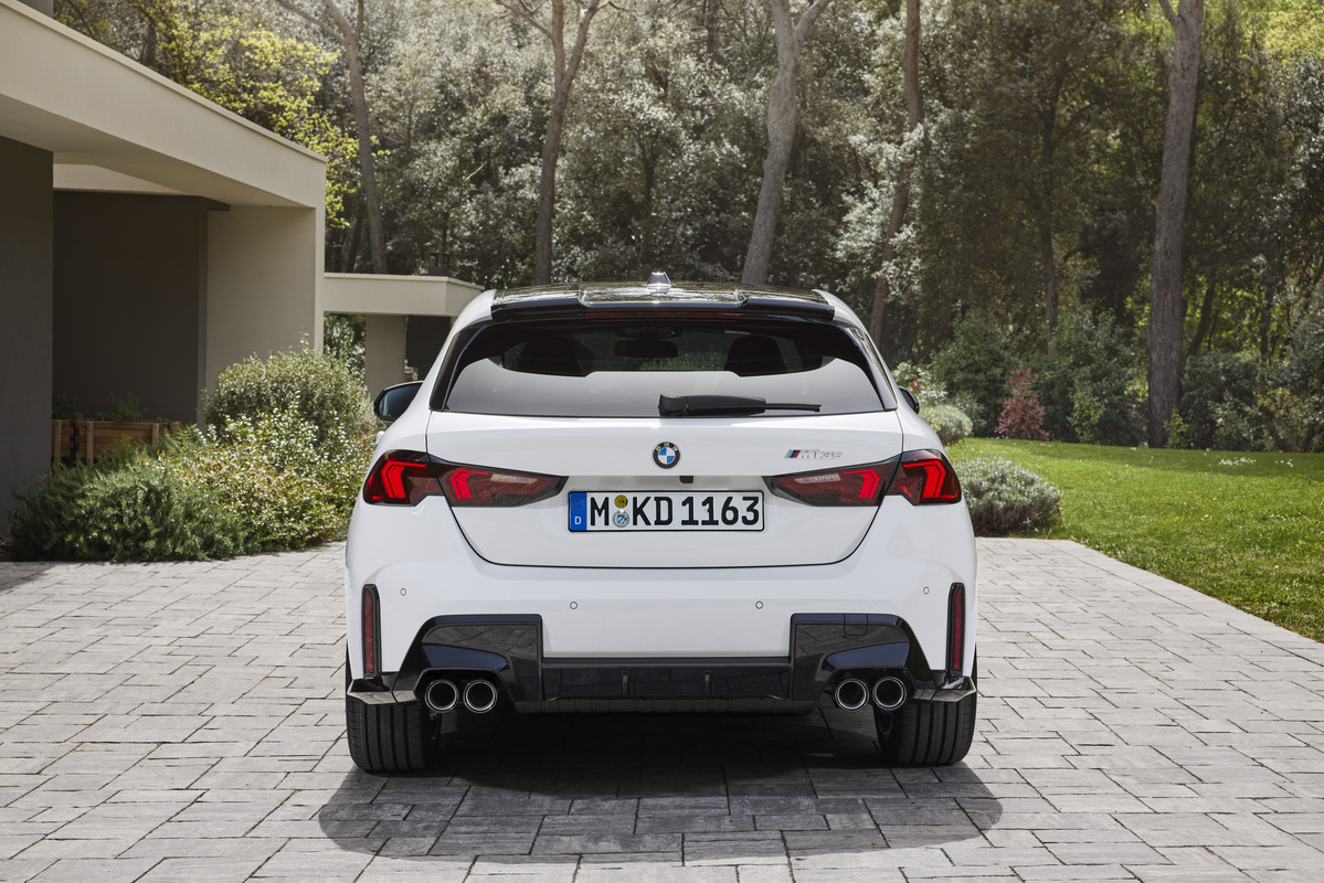 P90550941_highRes_the-all-new-bmw-m135