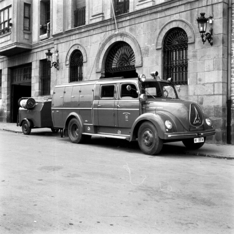 Parque de Bomberos en la explanada de San Vicente. Schommer 1964 3