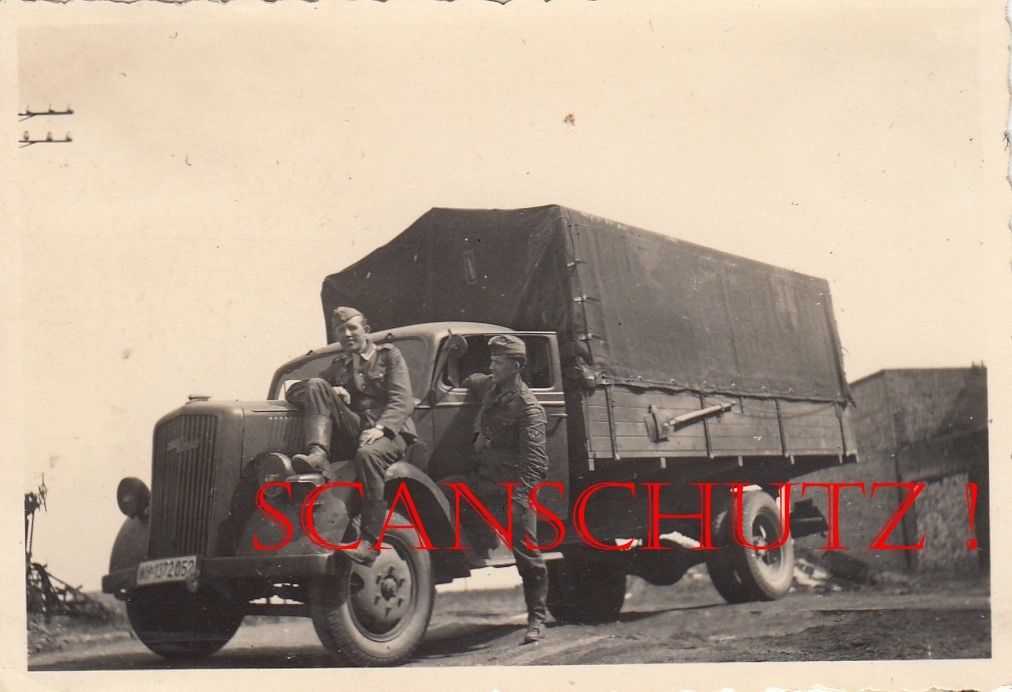 WH am Dnjepr Opel Blitz mit Fahrer Rußland 1941