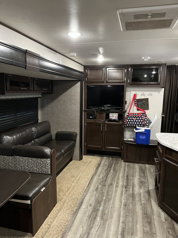 21110C4B-1BF8-425A-A2EB-C5D8794FAC14