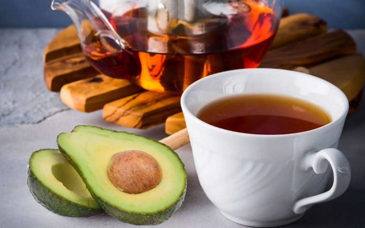Beneficios del té de hueso de aguacate con canela y jengibre