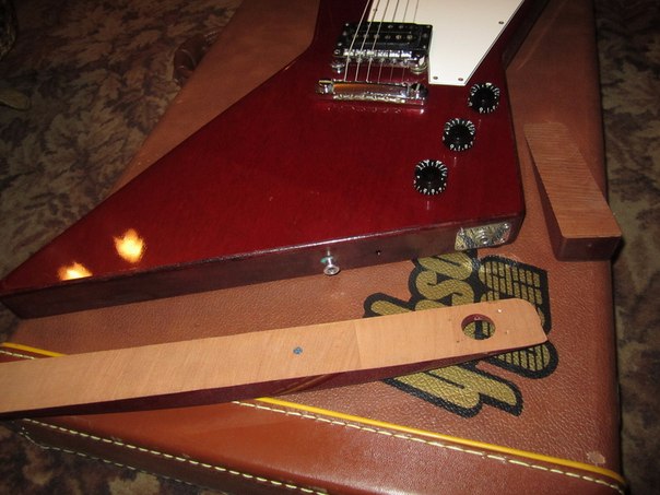 x_b8417574Gibson Explorer