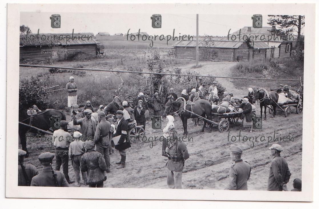 org. Foto Russland Gredyaki bei Welisch Bevölkerung Flüchtlinge Kinder 1942..