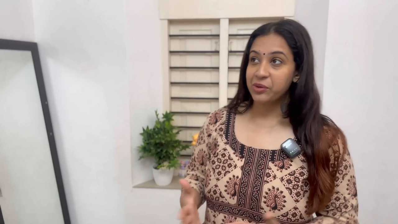 Sowbhagya Venkitesh Huge Boobs and cleavage.mp4_snapshot_00.01.402