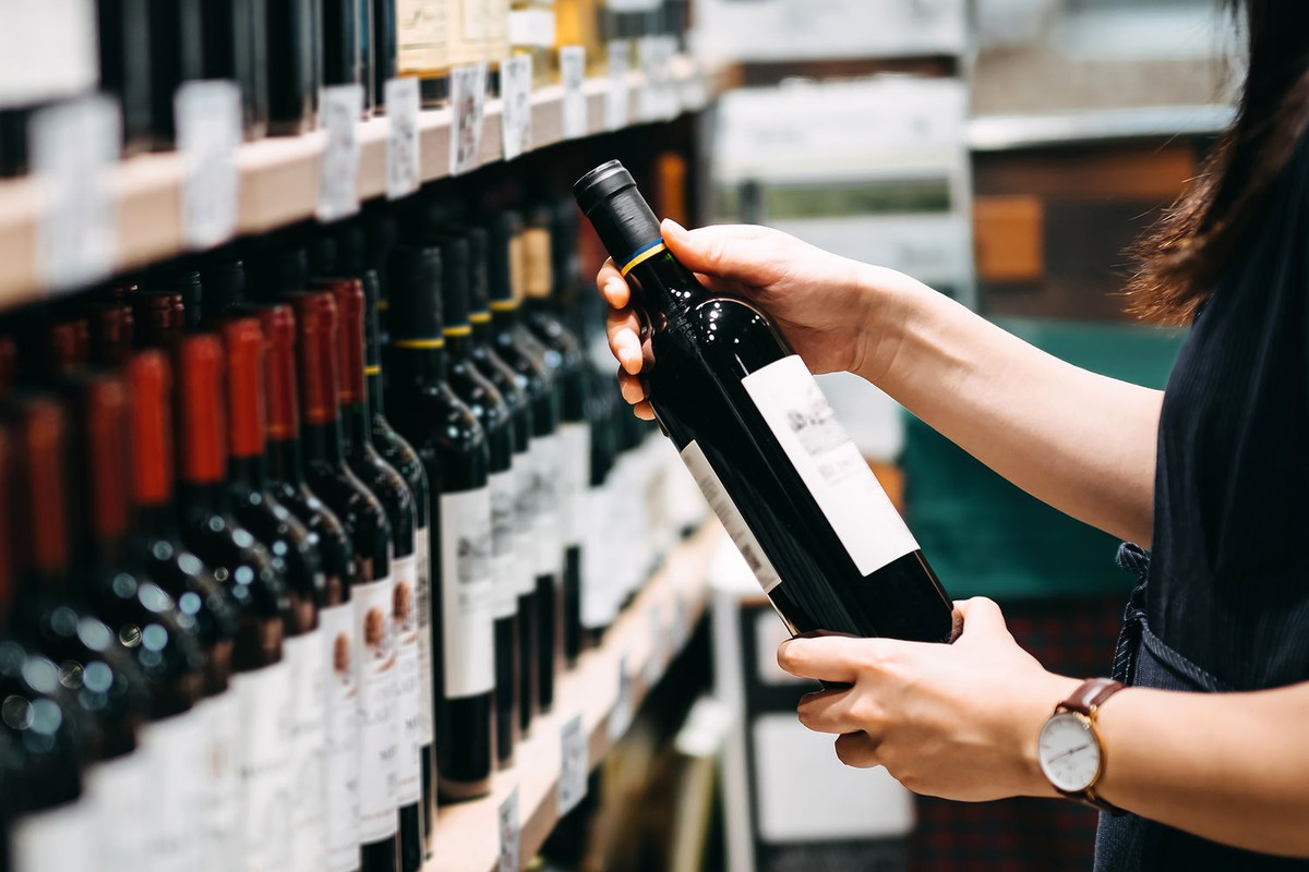 The Role of Wine Stores in Cultivating Palates