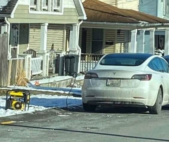 tesla-baj.jpg
