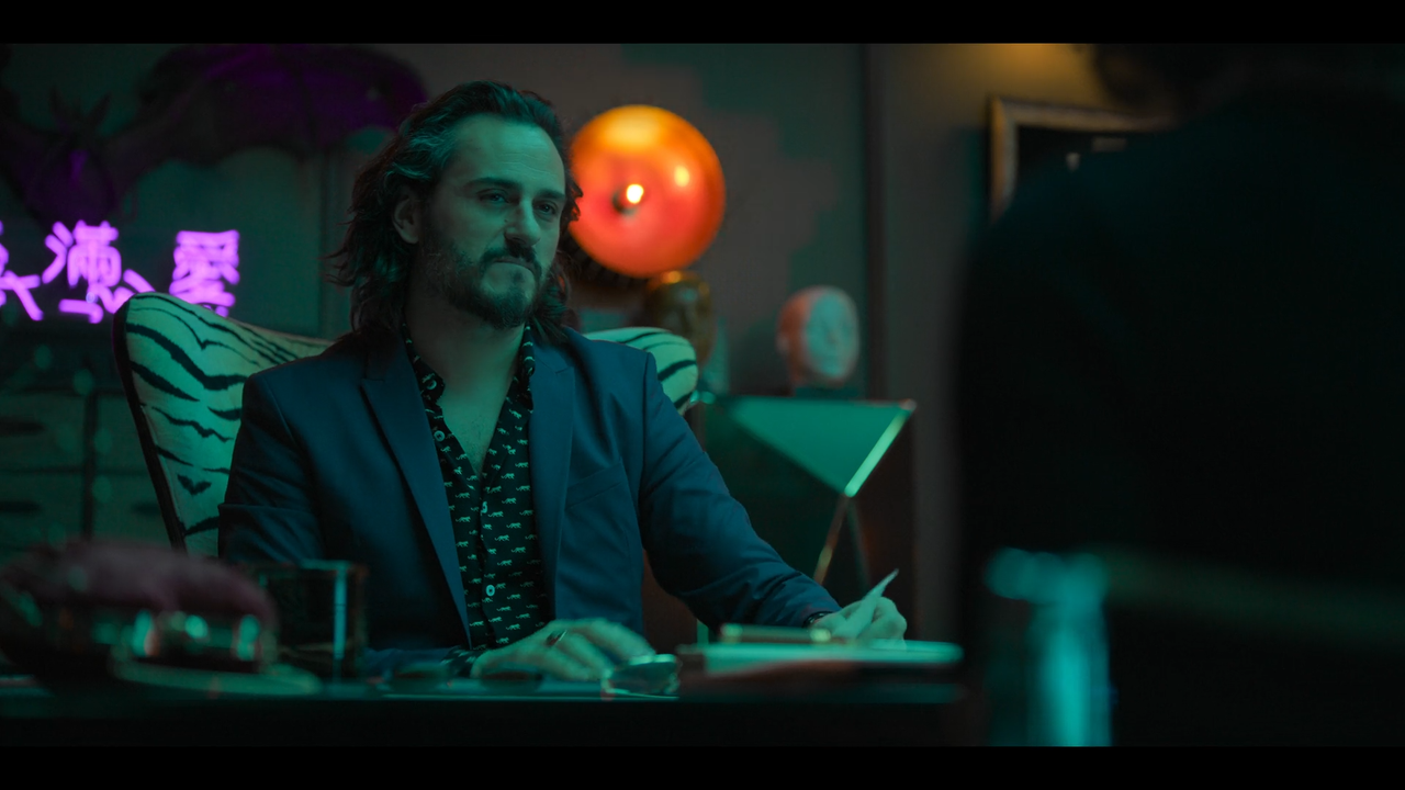 Sky.Rojo.S01E01.Divano.In.Similpelle.Rossa.iTALiAN.MULTi.1080p.WEB.x264-MeM.mkv_snapshot_05.10_[2021