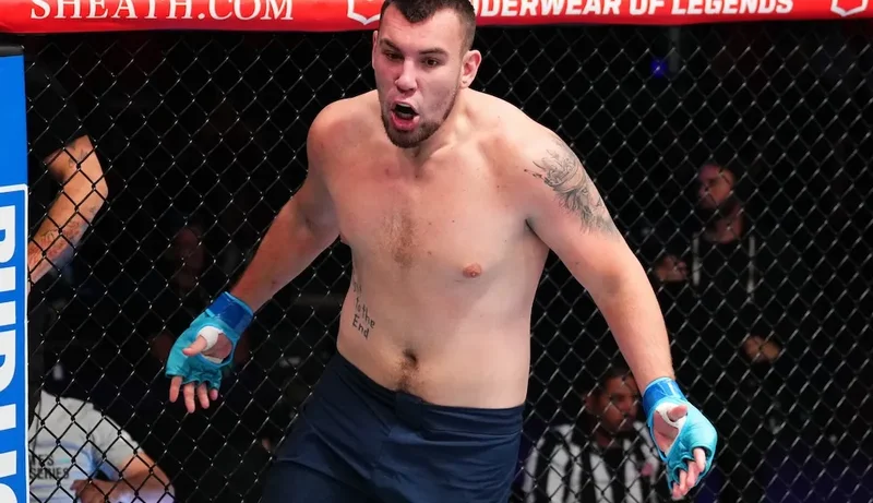 Боец на UFC получи 2 години наказание, а още не е дебютирал