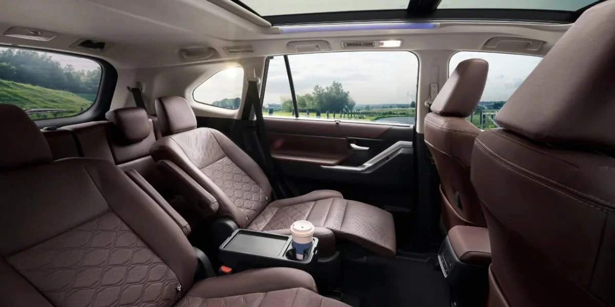 Toyota MPV Enova Interior