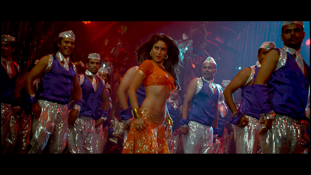 [Image: Kareena-Kapoor-Hot-Halkat-Jawani-From-He...-44-05.jpg]