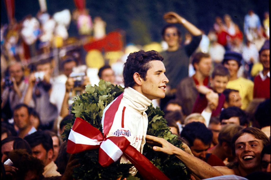 1970 авст подиум