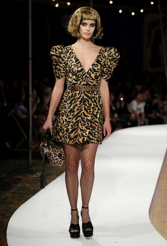 sara-sampaio-at-moschino-fashion-show-in-los-angeles-06-08-2018-